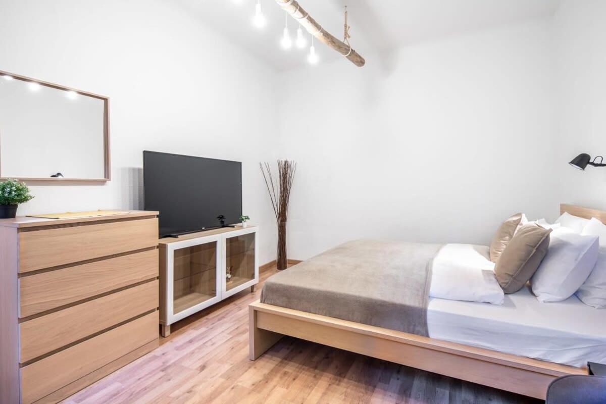 Convenient Apartment At Gastro Driven Location Будапеща Екстериор снимка