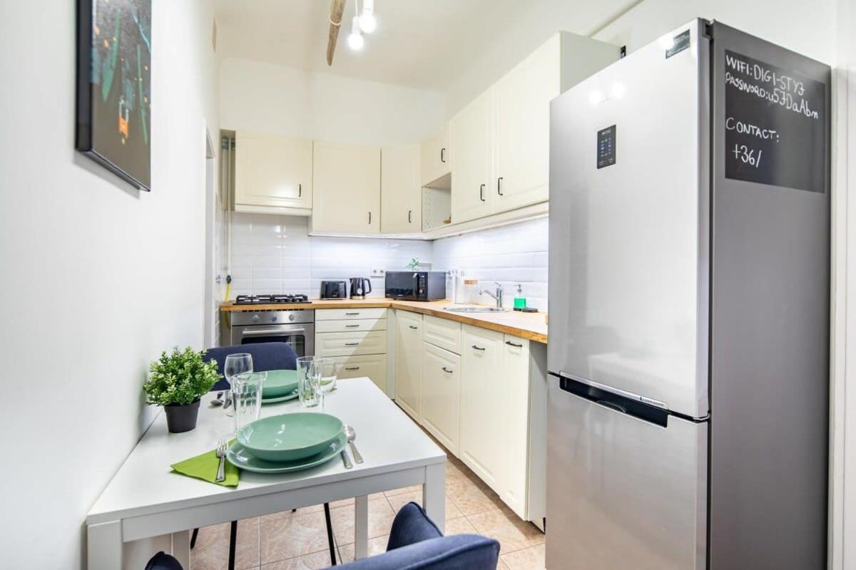 Convenient Apartment At Gastro Driven Location Будапеща Екстериор снимка