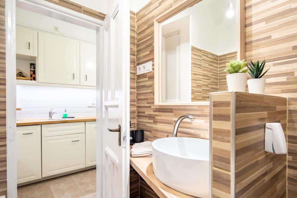 Convenient Apartment At Gastro Driven Location Будапеща Екстериор снимка